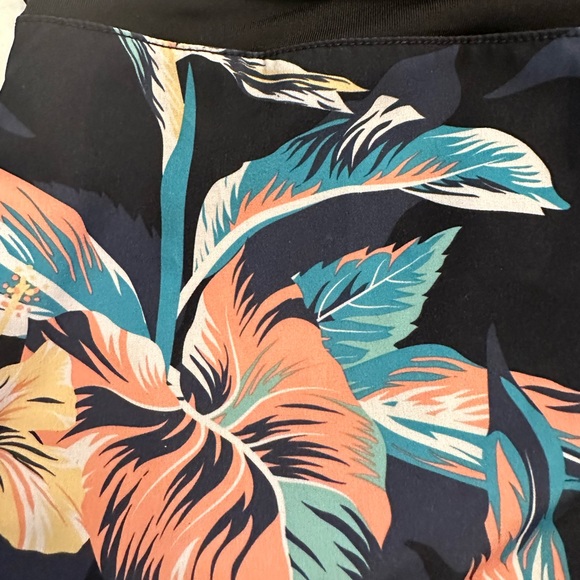 🤍ROXY swim shorts size S, excellent condition, super flattering & cute print! - Picture 2 of 4